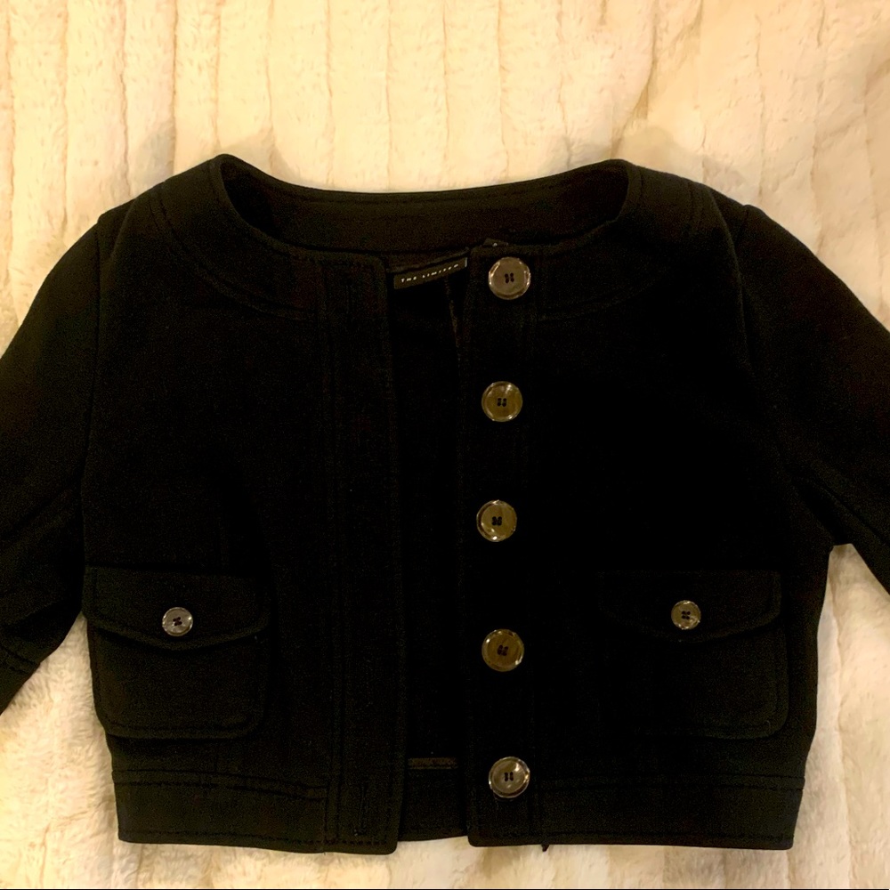 Adorable short-sleeved jacket.